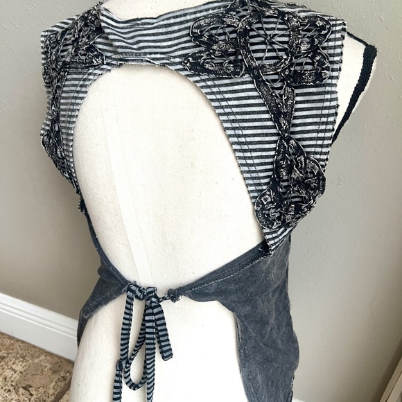 Gimmicks By BKE Top Size XS Open Back Gray Sleeveless Stripe Mesh Grunge edgy - Picture 4 of 8